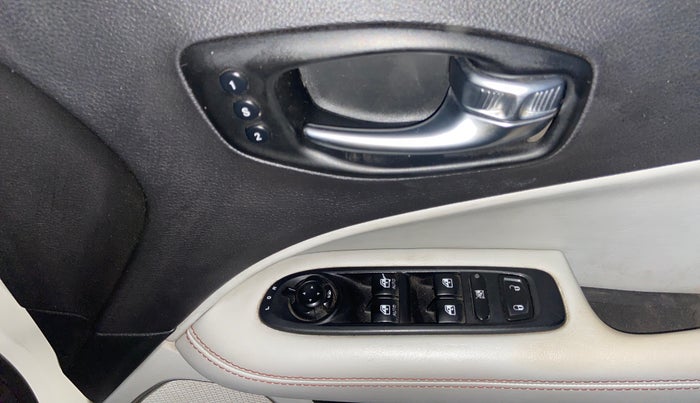 2019 Jeep Compass LIMITED PLUS PETROL AT, Petrol, Automatic, 70,805 km, Driver Side Door Panels Control