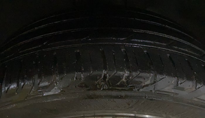 2019 Jeep Compass LIMITED PLUS PETROL AT, Petrol, Automatic, 70,805 km, Right Front Tyre Tread