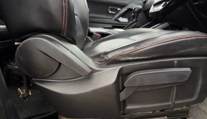 2021 Tata Harrier XTA 2.0L KRYOTEC PLUS, Diesel, Automatic, 66,954 km, Driver Side Adjustment Panel