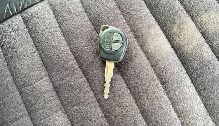 2018 Maruti Dzire VXI AMT, Petrol, Automatic, 43,742 km, Key Close Up