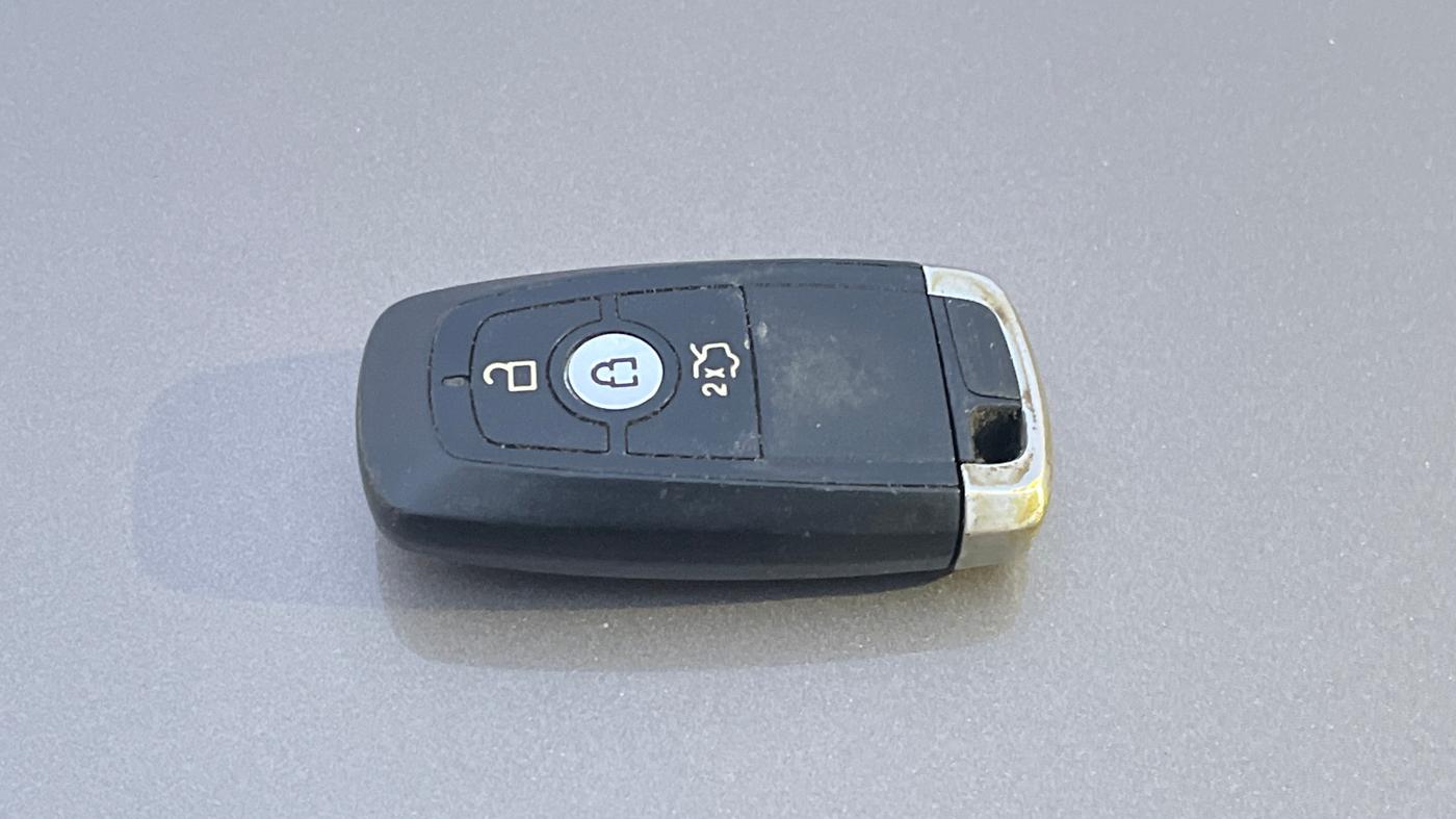 2020 Ford Endeavour TITANIUM PLUS 2.0 4X4 AT SUNROOF, Diesel, Automatic, 1,43,292 km, Key Close Up