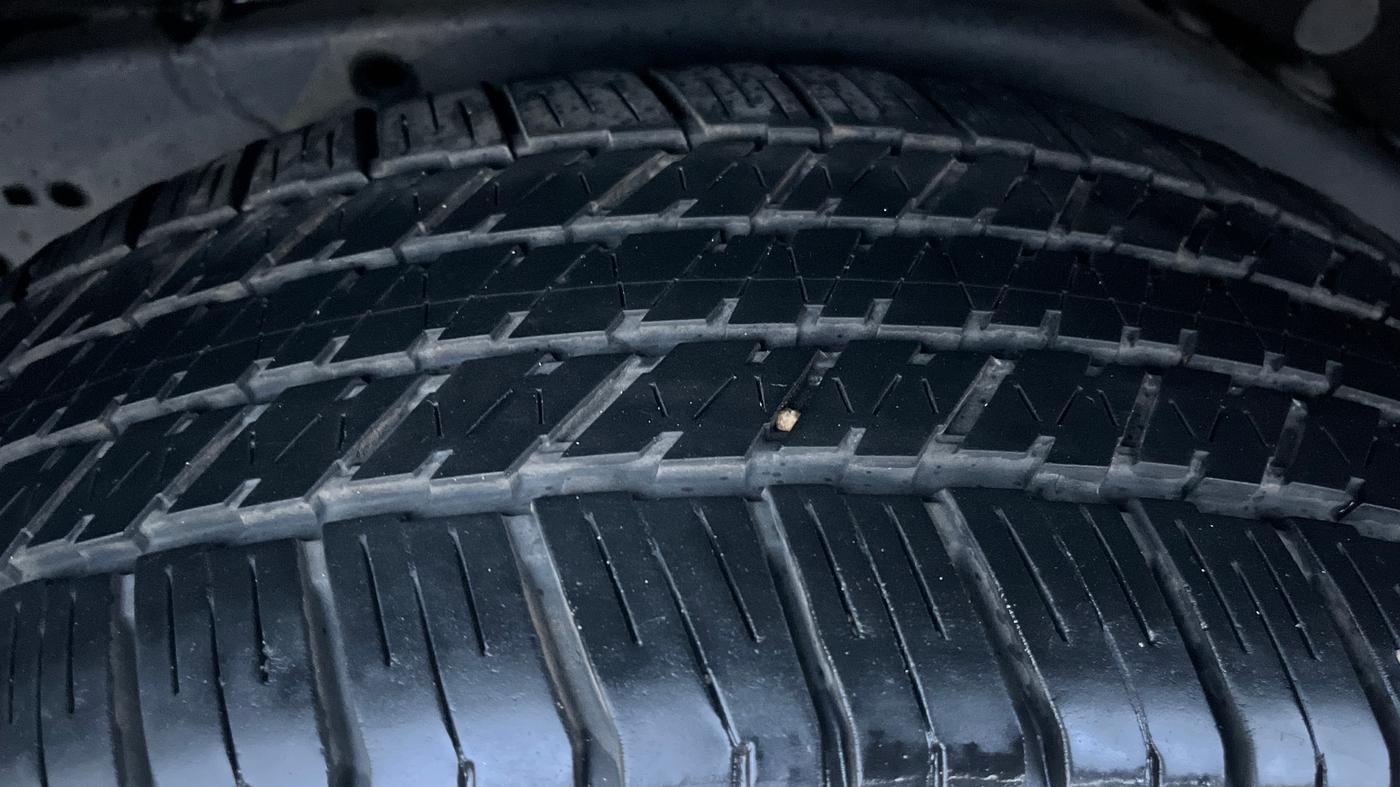 2020 Ford Endeavour TITANIUM PLUS 2.0 4X4 AT SUNROOF, Diesel, Automatic, 1,43,292 km, Right Rear Tyre Tread