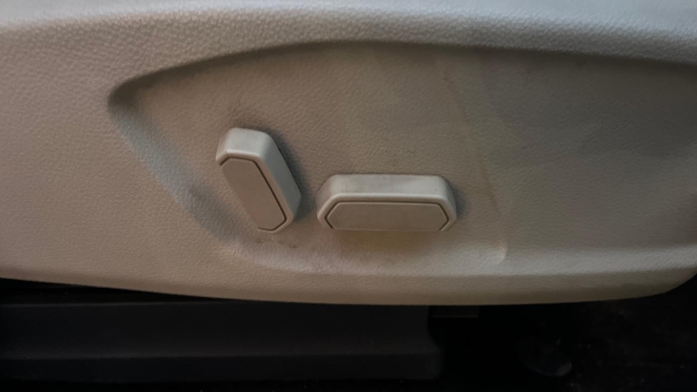 2020 Ford Endeavour TITANIUM PLUS 2.0 4X4 AT SUNROOF, Diesel, Automatic, 1,43,292 km, Driver Side Adjustment Panel