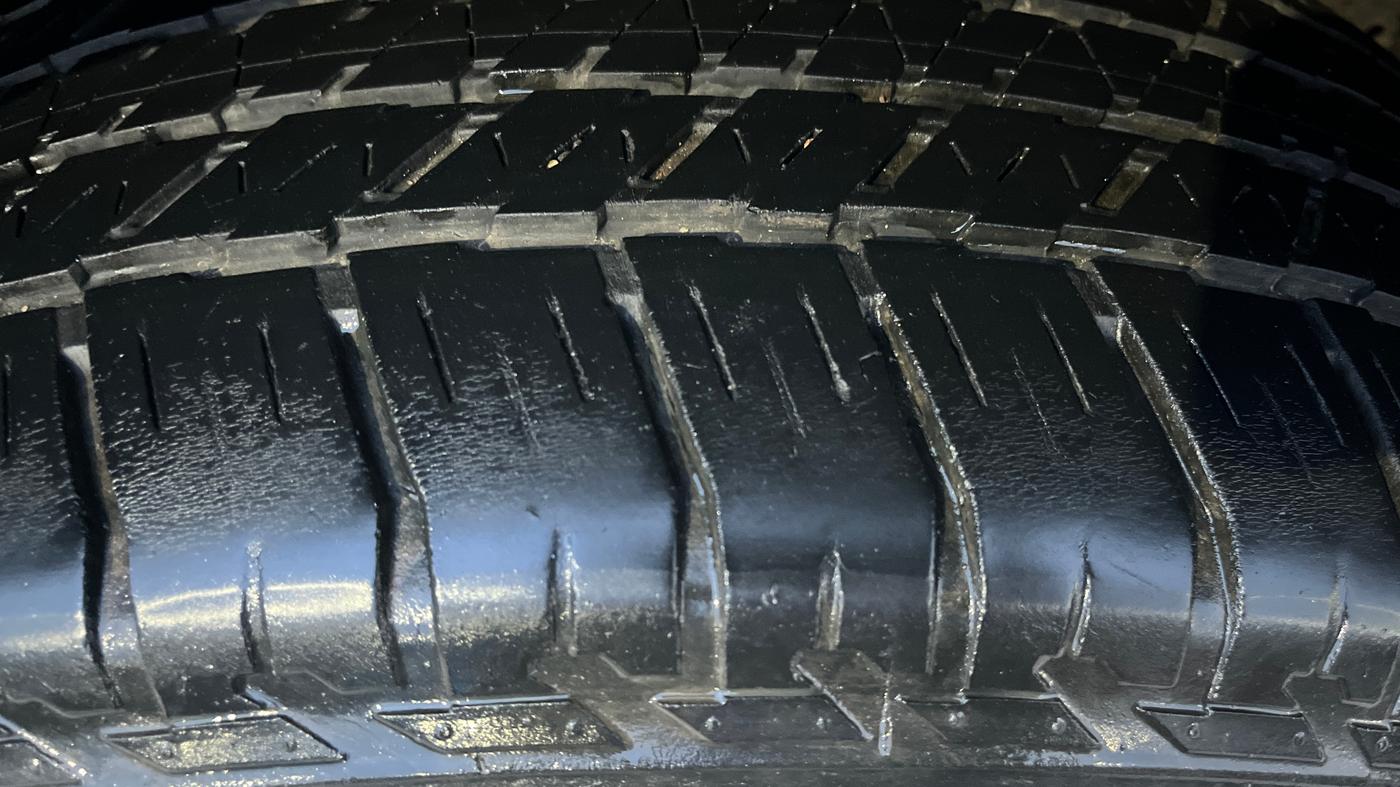 2020 Ford Endeavour TITANIUM PLUS 2.0 4X4 AT SUNROOF, Diesel, Automatic, 1,43,292 km, Left Rear Tyre Tread
