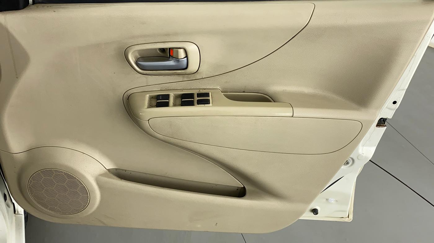 2013 Maruti A Star VXI, Petrol, Manual, 90,015 km, Driver Side Door Panels Control