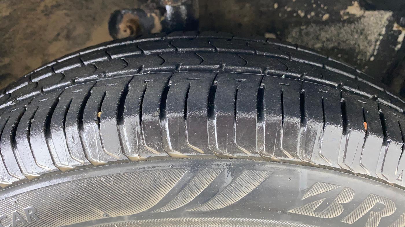 2013 Maruti A Star VXI, Petrol, Manual, 90,015 km, Right Front Tyre Tread