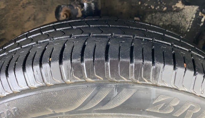 2013 Maruti A Star VXI, Petrol, Manual, 90,015 km, Right Front Tyre Tread