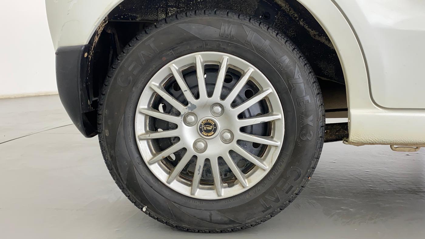 2013 Maruti A Star VXI, Petrol, Manual, 90,015 km, Right Rear Wheel