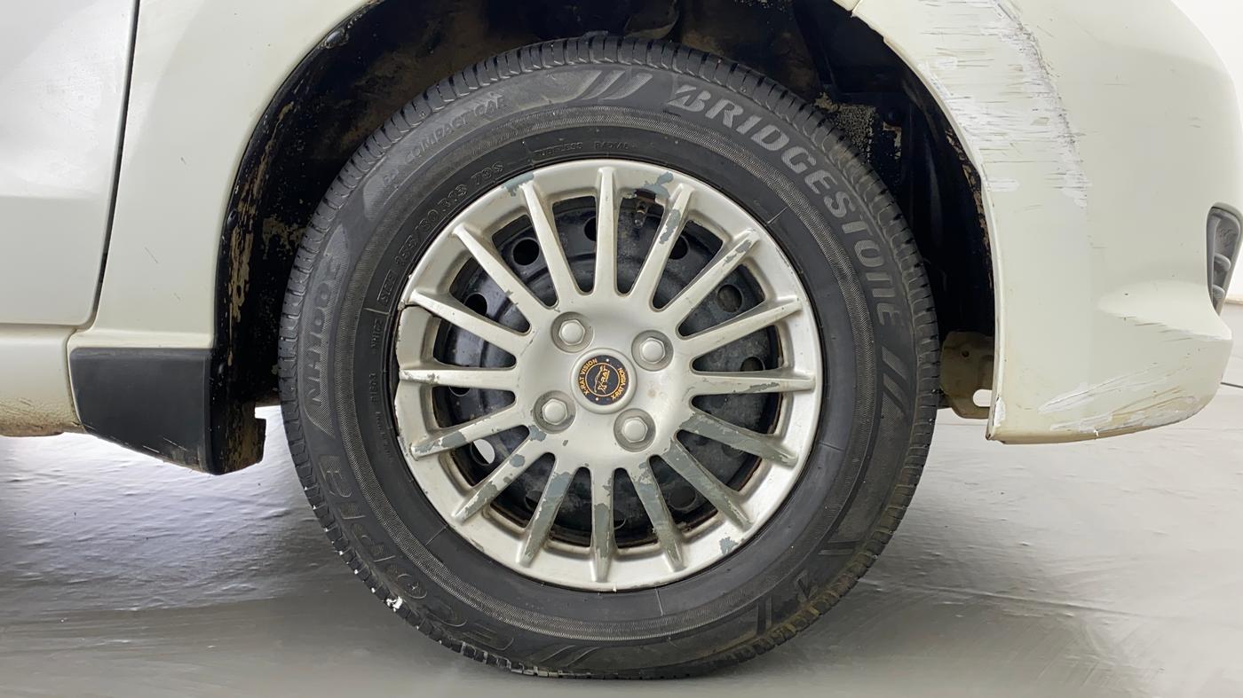 2013 Maruti A Star VXI, Petrol, Manual, 90,015 km, Right Front Wheel