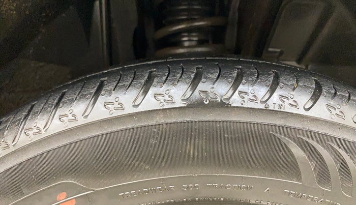 2022 Nissan MAGNITE XV MT, Petrol, Manual, 40,792 km, Right Front Tyre Tread