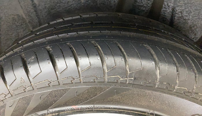 2019 Maruti Ertiga VXI CNG, CNG, Manual, 86,506 km, Left Rear Tyre Tread