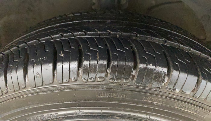 2019 Maruti Ertiga VXI CNG, CNG, Manual, 86,506 km, Right Front Tyre Tread