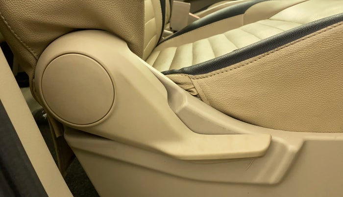 2019 Maruti Ertiga VXI CNG, CNG, Manual, 86,506 km, Driver Side Adjustment Panel