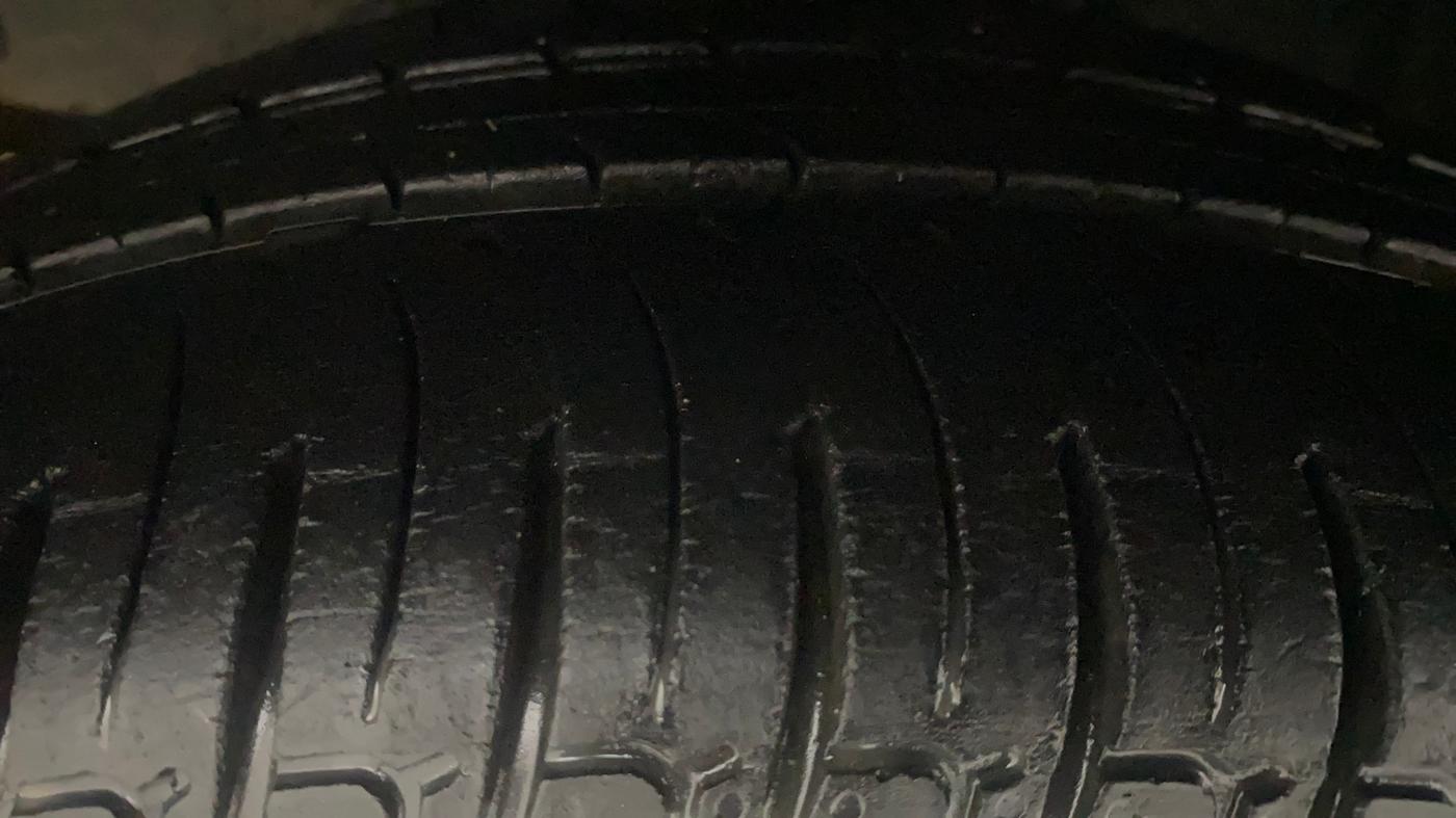 2016 Mahindra Kuv100 K8 D 6 STR, Diesel, Manual, 61,314 km, Left Front Tyre Tread