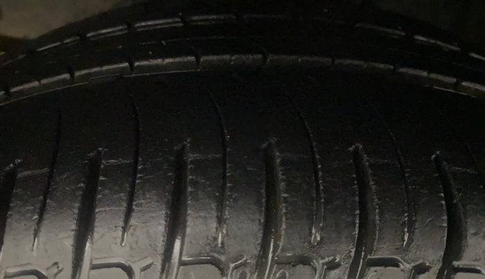 2016 Mahindra Kuv100 K8 D 6 STR, Diesel, Manual, 61,314 km, Left Front Tyre Tread