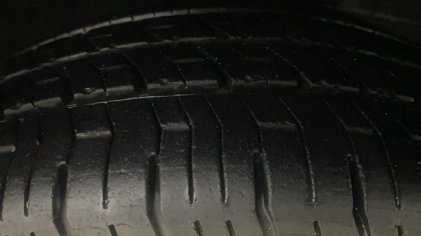 2016 Mahindra Kuv100 K8 D 6 STR, Diesel, Manual, 61,314 km, Right Front Tyre Tread