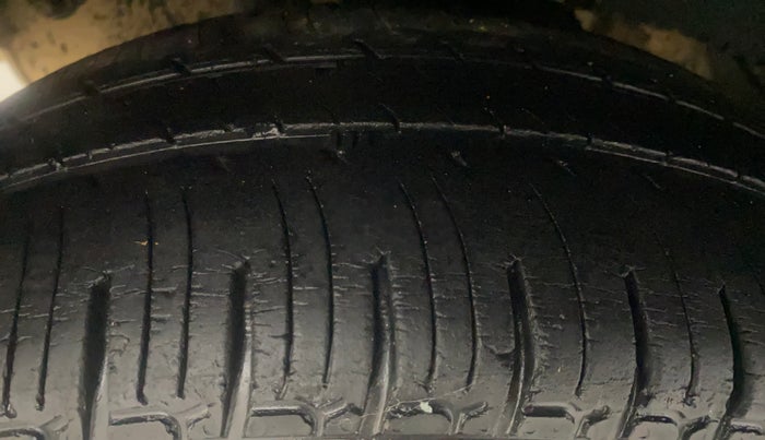 2016 Mahindra Kuv100 K8 D 6 STR, Diesel, Manual, 61,314 km, Right Rear Tyre Tread