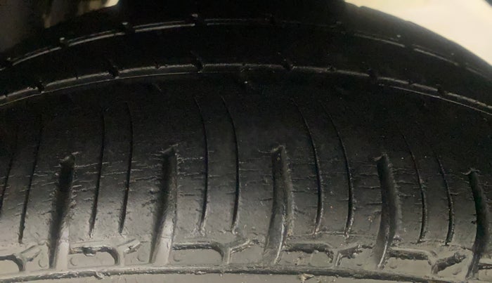 2016 Mahindra Kuv100 K8 D 6 STR, Diesel, Manual, 61,314 km, Left Rear Tyre Tread