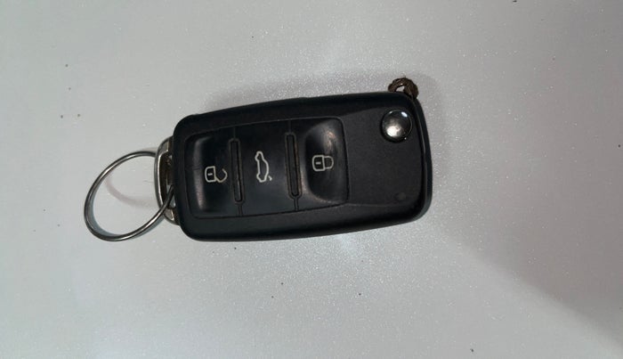 2015 Volkswagen Polo HIGHLINE1.5L, Diesel, Manual, 1,20,469 km, Key Close Up