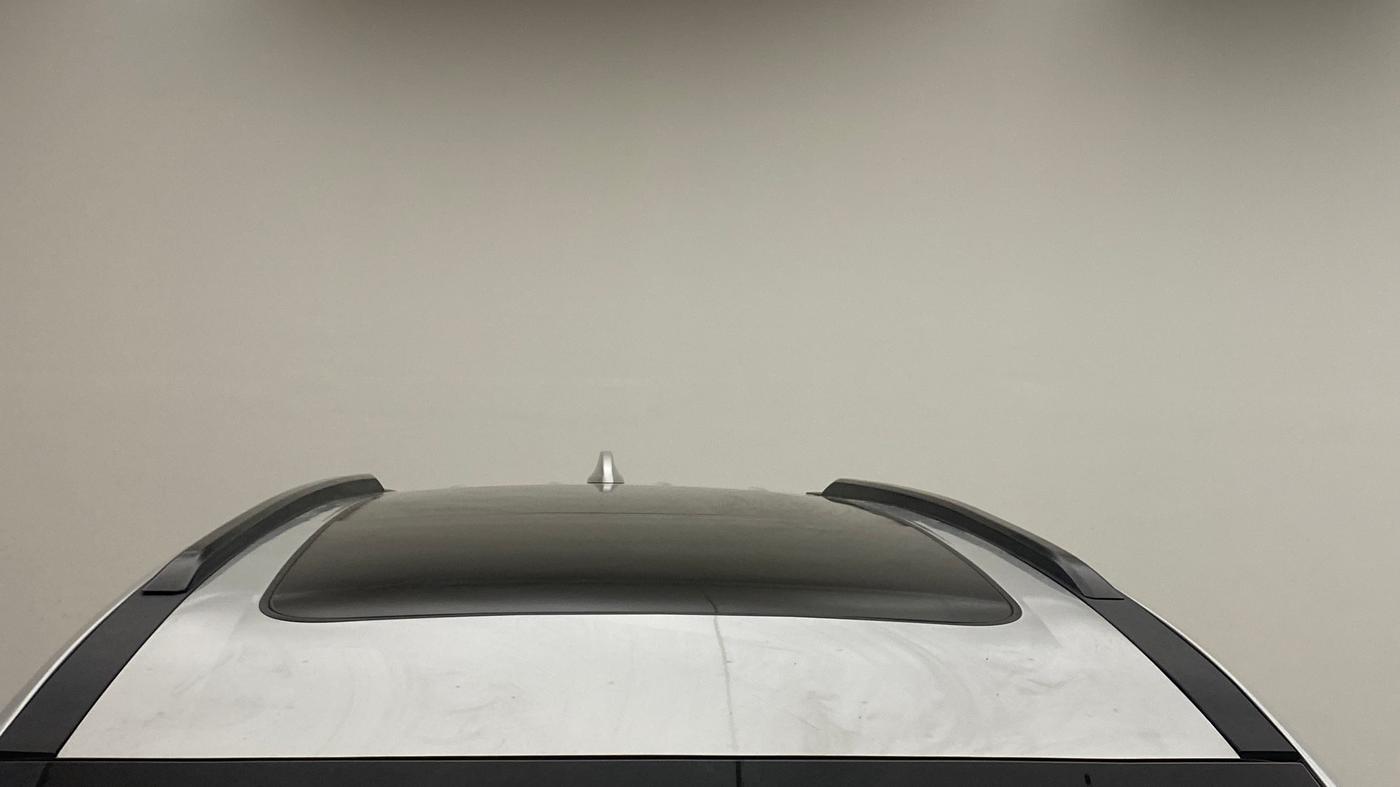2022 Mahindra XUV700 AX 5 P MT 7 STR, Petrol, Manual, 86,107 km, Moonroof/ Sunroof