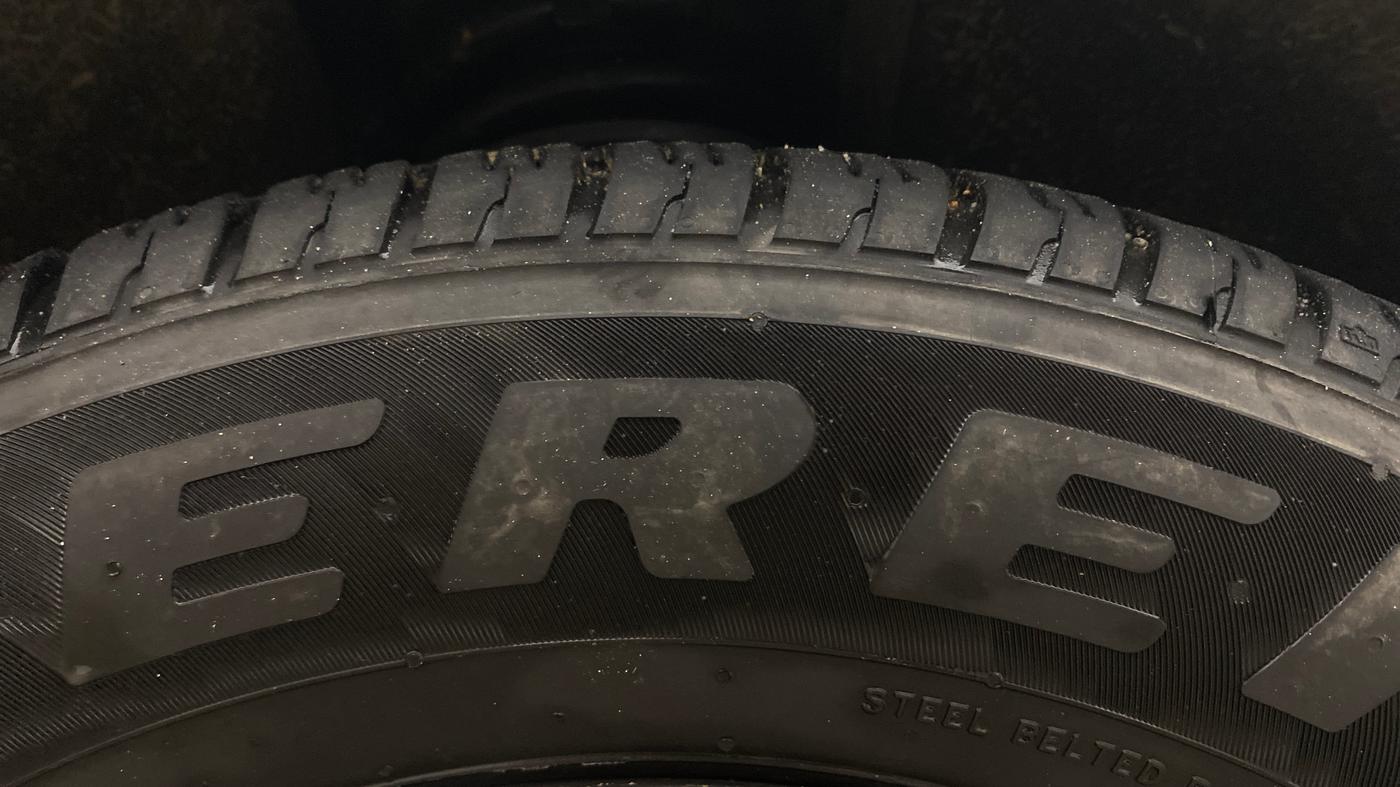 2022 Mahindra XUV700 AX 5 P MT 7 STR, Petrol, Manual, 86,107 km, Right Front Tyre Tread