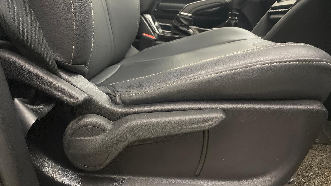 2022 Mahindra XUV700 AX 5 P MT 7 STR, Petrol, Manual, 86,107 km, Driver Side Adjustment Panel