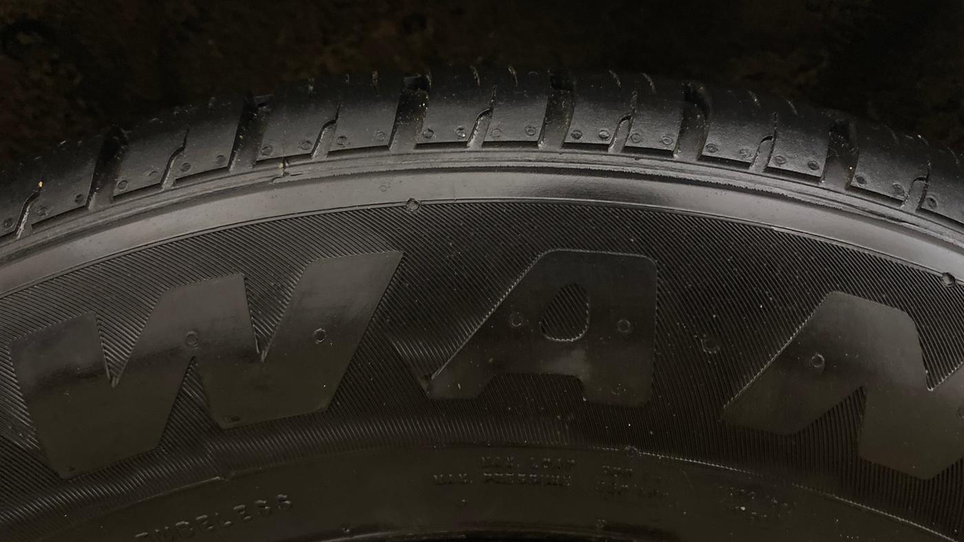 2022 Mahindra XUV700 AX 5 P MT 7 STR, Petrol, Manual, 86,107 km, Right Rear Tyre Tread