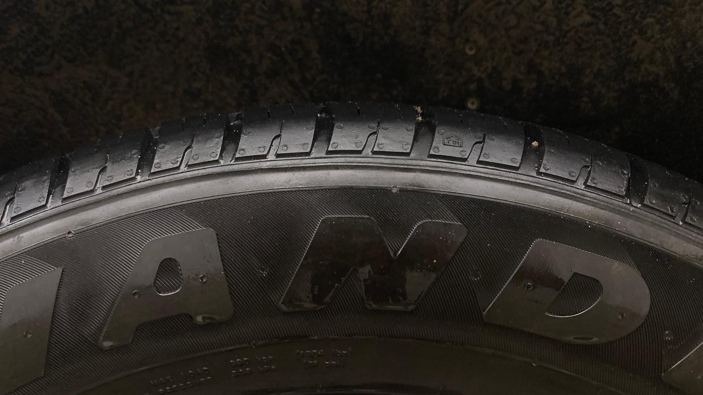 2022 Mahindra XUV700 AX 5 P MT 7 STR, Petrol, Manual, 86,107 km, Left Rear Tyre Tread