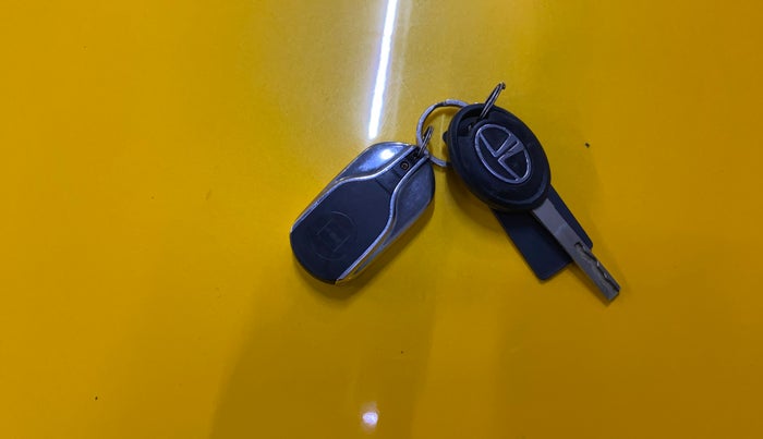 2020 Tata Tiago XE PETROL, Petrol, Manual, 26,908 km, Key Close Up