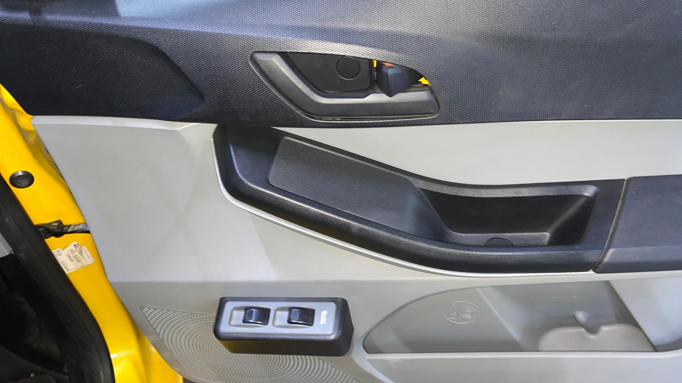 2020 Tata Tiago XE PETROL, Petrol, Manual, 26,908 km, Driver Side Door Panels Control