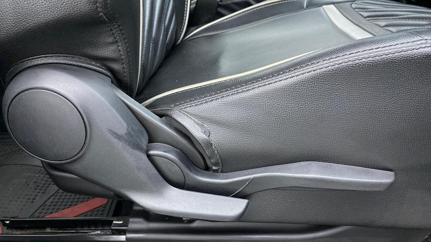 2019 Maruti Swift VXI D, Petrol, Manual, 17,038 km, Driver Side Adjustment Panel