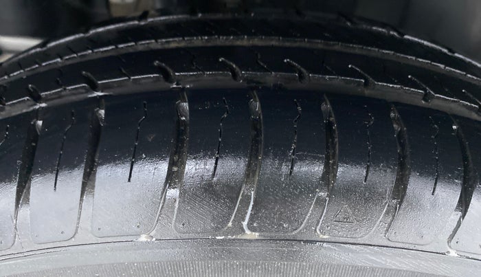 2019 Maruti Swift VXI D, Petrol, Manual, 17,038 km, Right Rear Tyre Tread