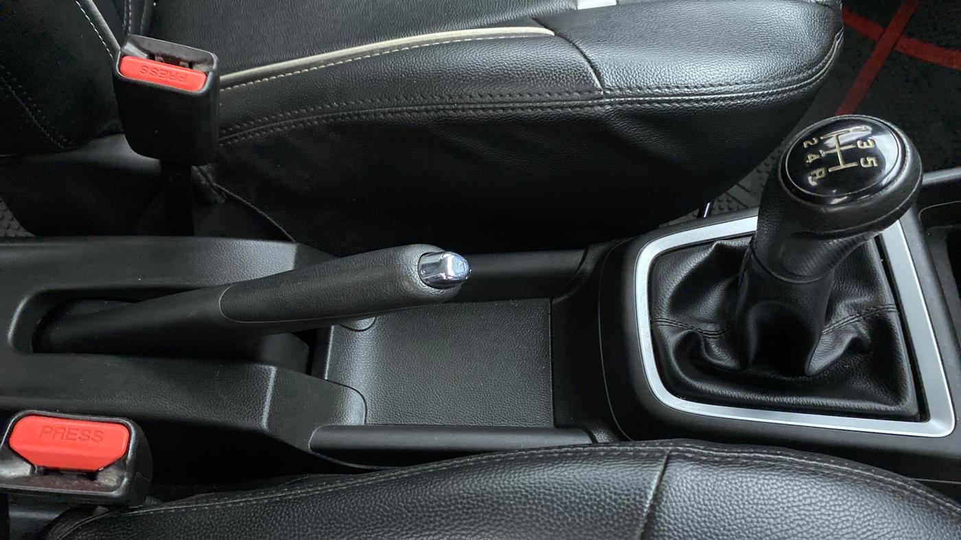 2019 Maruti Swift VXI D, Petrol, Manual, 17,038 km, Gear Lever
