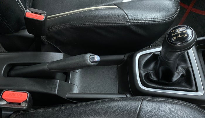 2019 Maruti Swift VXI D, Petrol, Manual, 17,038 km, Gear Lever