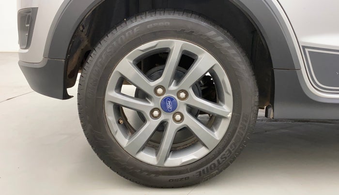 2018 Ford FREESTYLE TITANIUM 1.2 PETROL, Petrol, Manual, 1,12,098 km, Right Rear Wheel