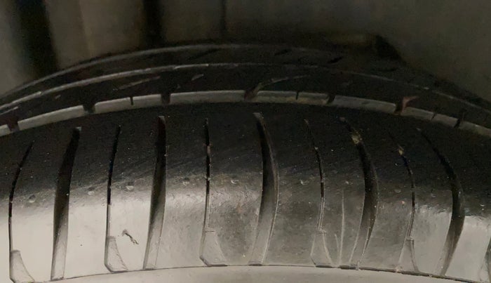 2018 Ford FREESTYLE TITANIUM 1.2 PETROL, Petrol, Manual, 1,12,098 km, Right Rear Tyre Tread