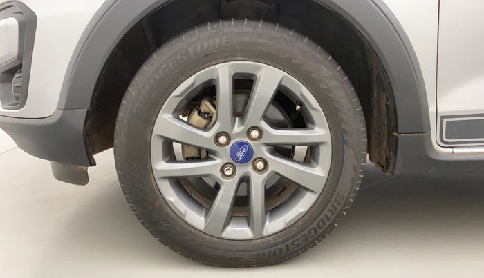2018 Ford FREESTYLE TITANIUM 1.2 PETROL, Petrol, Manual, 1,12,098 km, Left Front Wheel