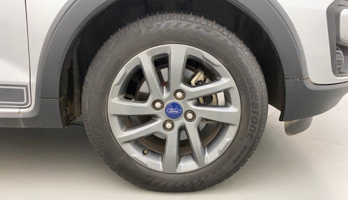 2018 Ford FREESTYLE TITANIUM 1.2 PETROL, Petrol, Manual, 1,12,098 km, Right Front Wheel