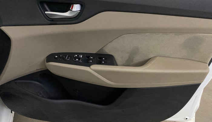 2018 Hyundai Verna 1.6 VTVT SX, Petrol, Manual, 48,551 km, Driver Side Door Panels Control