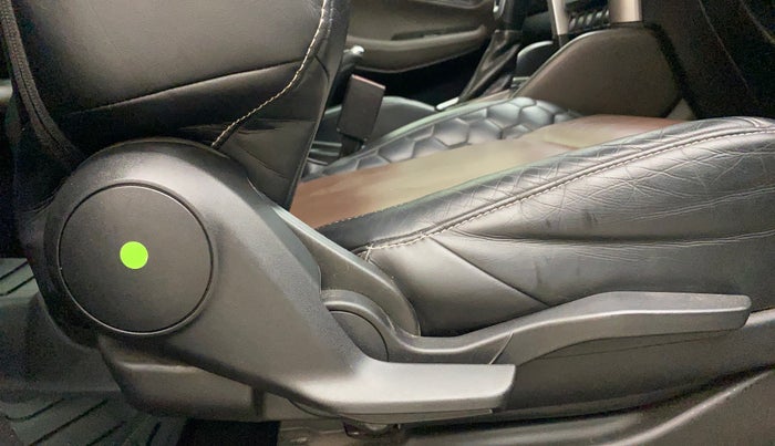 2022 Toyota URBAN CRUISER HYRYDER G HYBRID, Hybrid, Automatic, 49,186 km, Driver Side Adjustment Panel