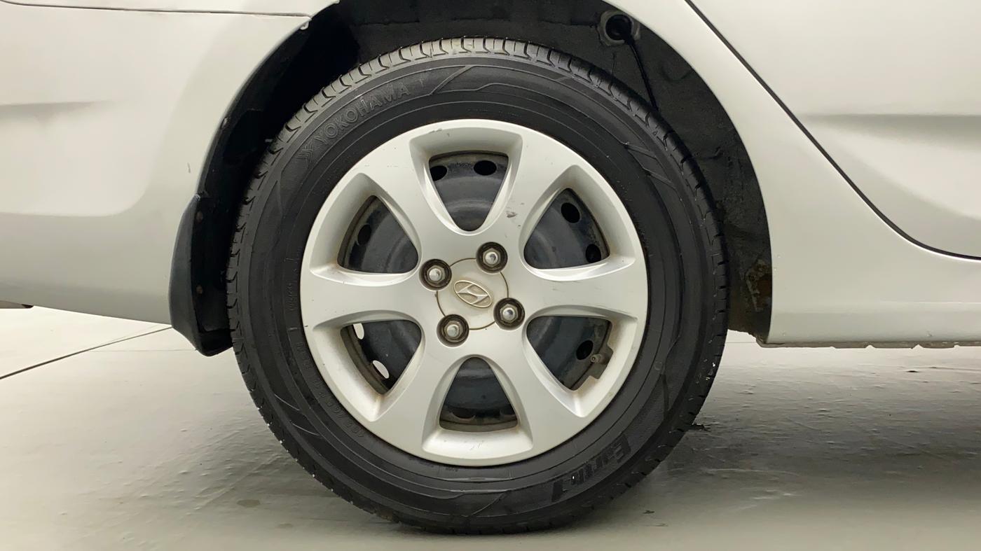 2012 Hyundai Verna FLUIDIC 1.6 VTVT EX, Petrol, Manual, 45,507 km, Right Rear Wheel