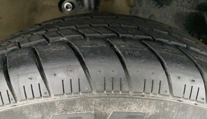 2018 Mahindra KUV 100 NXT K6+ 6 STR, CNG, Manual, 64,737 km, Right Front Tyre Tread
