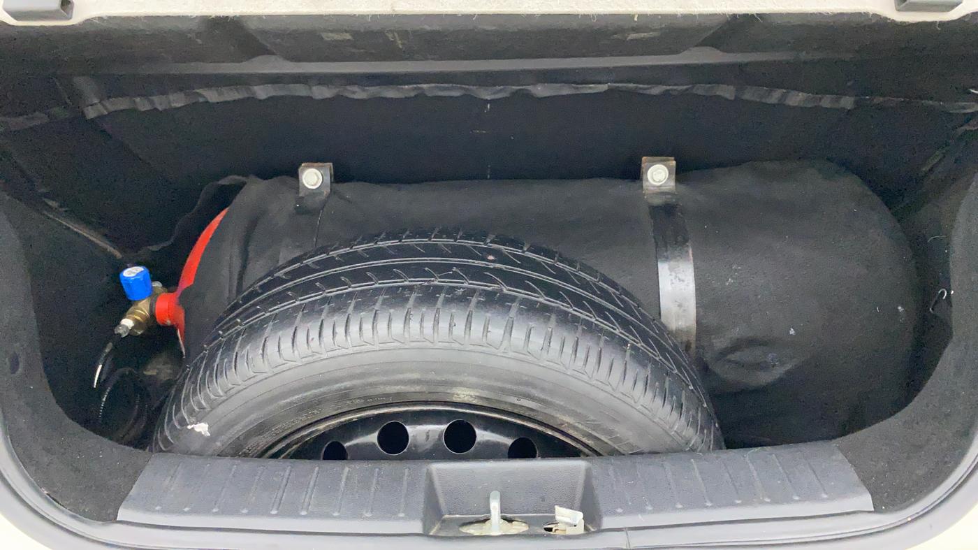 2018 Mahindra KUV 100 NXT K6+ 6 STR, CNG, Manual, 64,737 km, Boot Inside