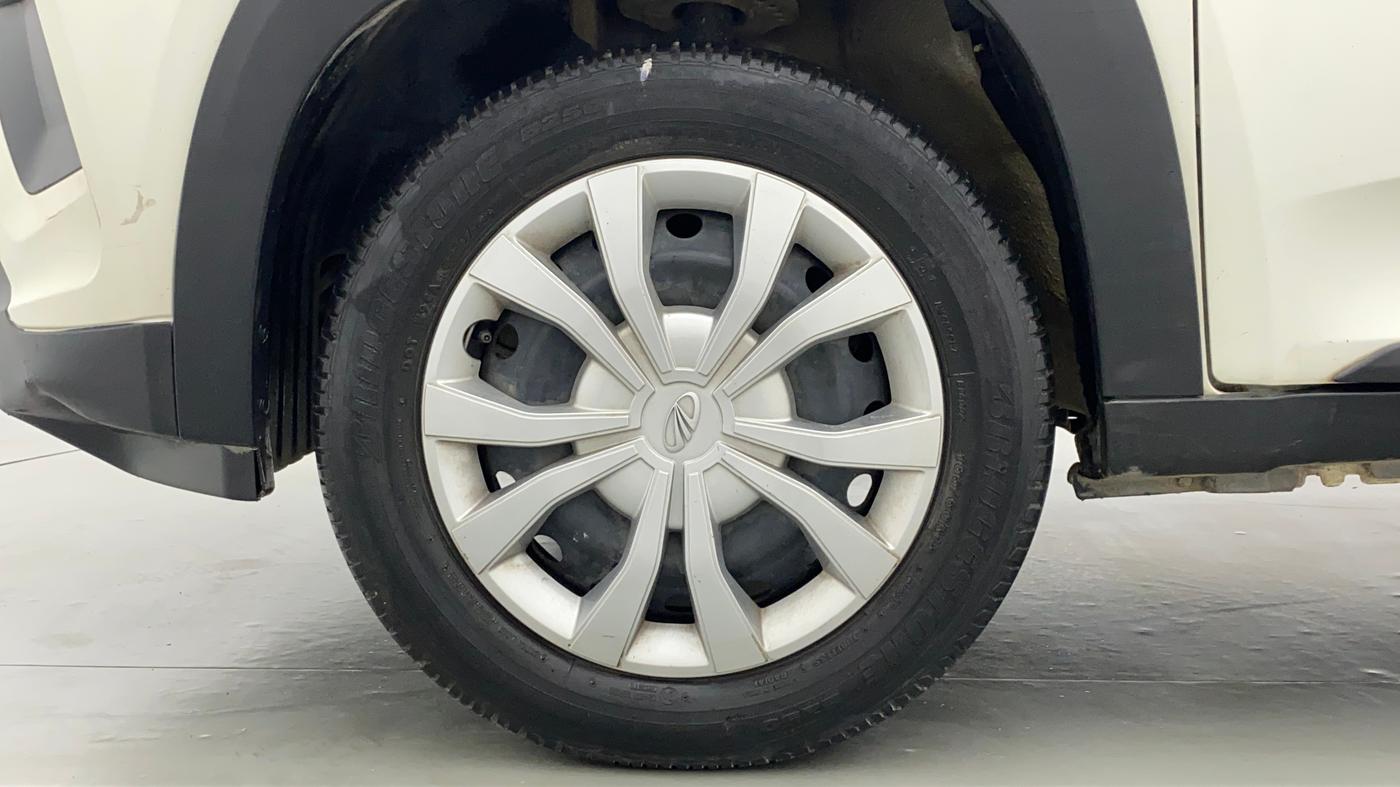 2018 Mahindra KUV 100 NXT K6+ 6 STR, CNG, Manual, 64,737 km, Left Front Wheel