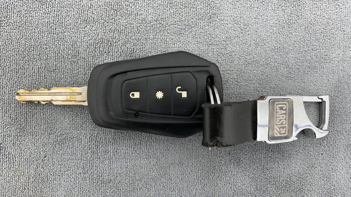 2018 Mahindra KUV 100 NXT K6+ 6 STR, CNG, Manual, 64,737 km, Key Close Up