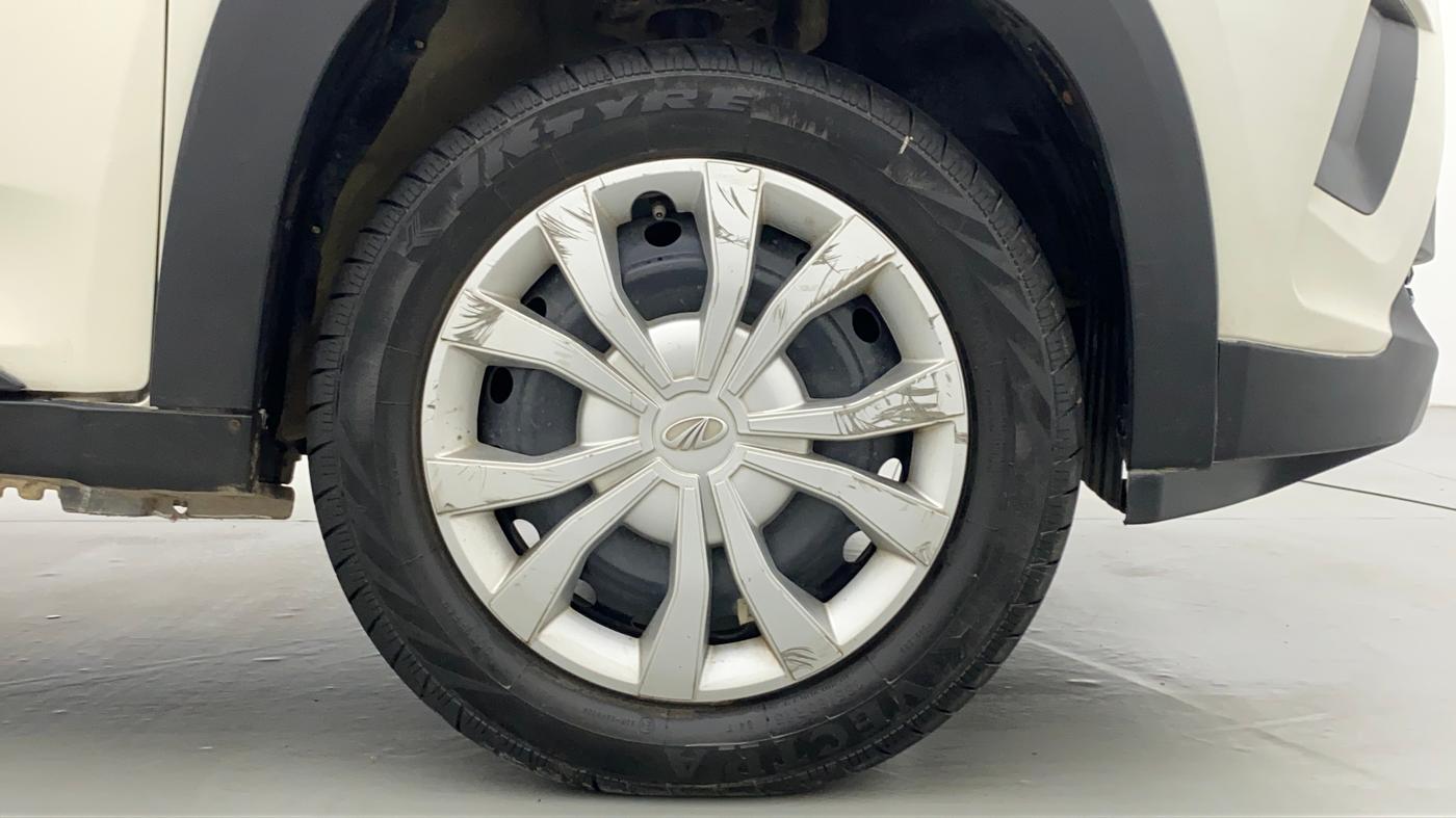 2018 Mahindra KUV 100 NXT K6+ 6 STR, CNG, Manual, 64,737 km, Right Front Wheel