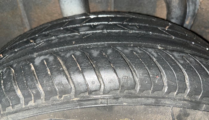2021 Nissan MAGNITE XL, Petrol, Manual, 36,175 km, Right Rear Tyre Tread