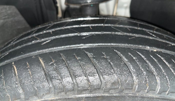 2021 Nissan MAGNITE XL, Petrol, Manual, 36,175 km, Right Front Tyre Tread