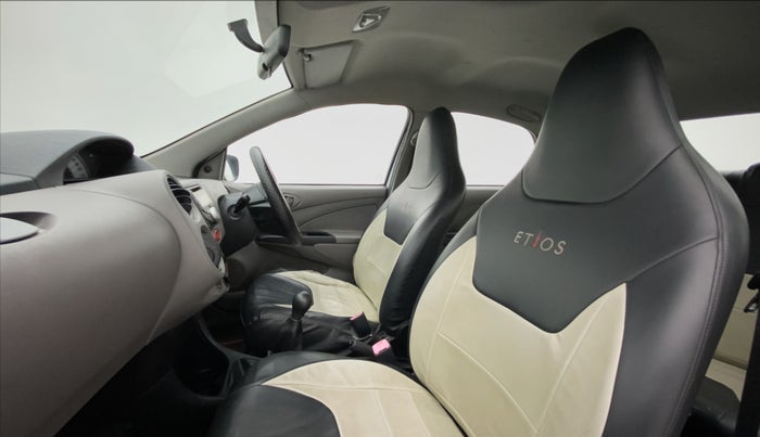 2011 Toyota Etios G, Petrol, Manual, 77,786 km, Right Side Front Door Cabin