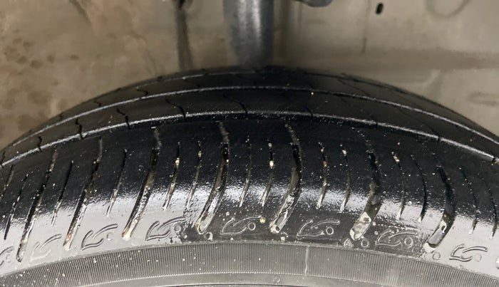2011 Toyota Etios G, Petrol, Manual, 77,786 km, Right Front Tyre Tread